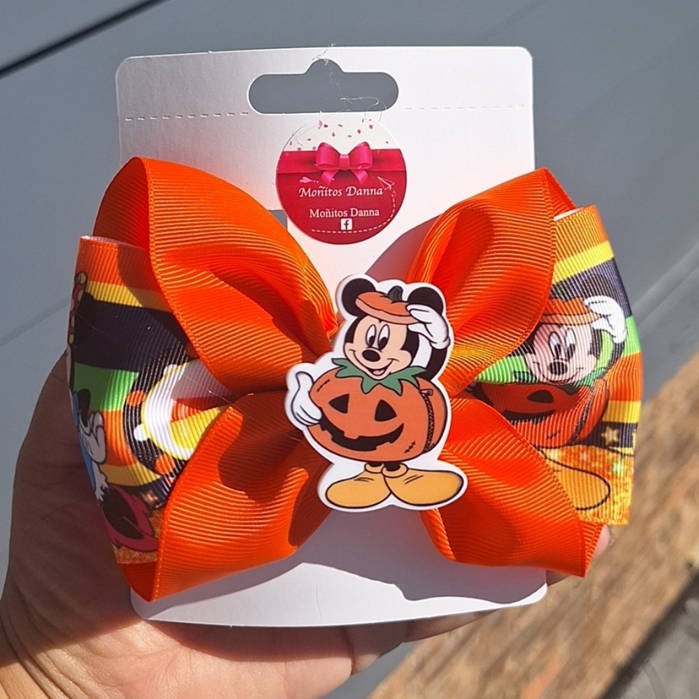 New beautiful handmade hairbow